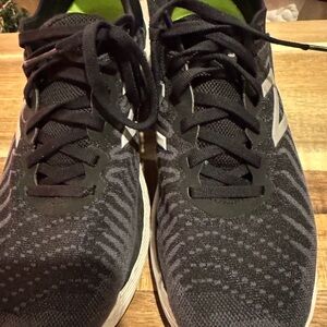 New balance tennis shoes